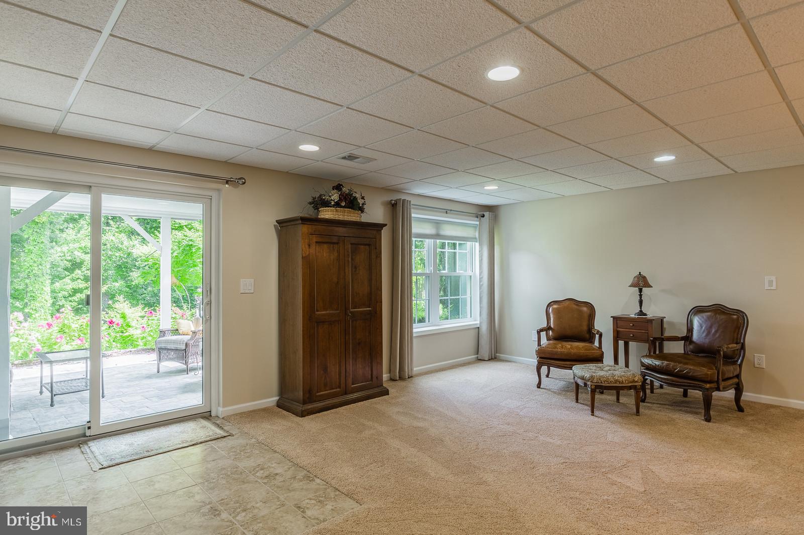 FOUR SEASONS - Residential