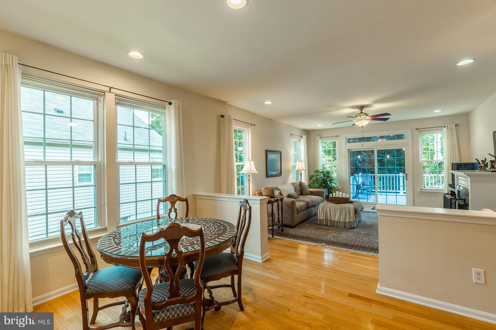 FOUR SEASONS - Residential