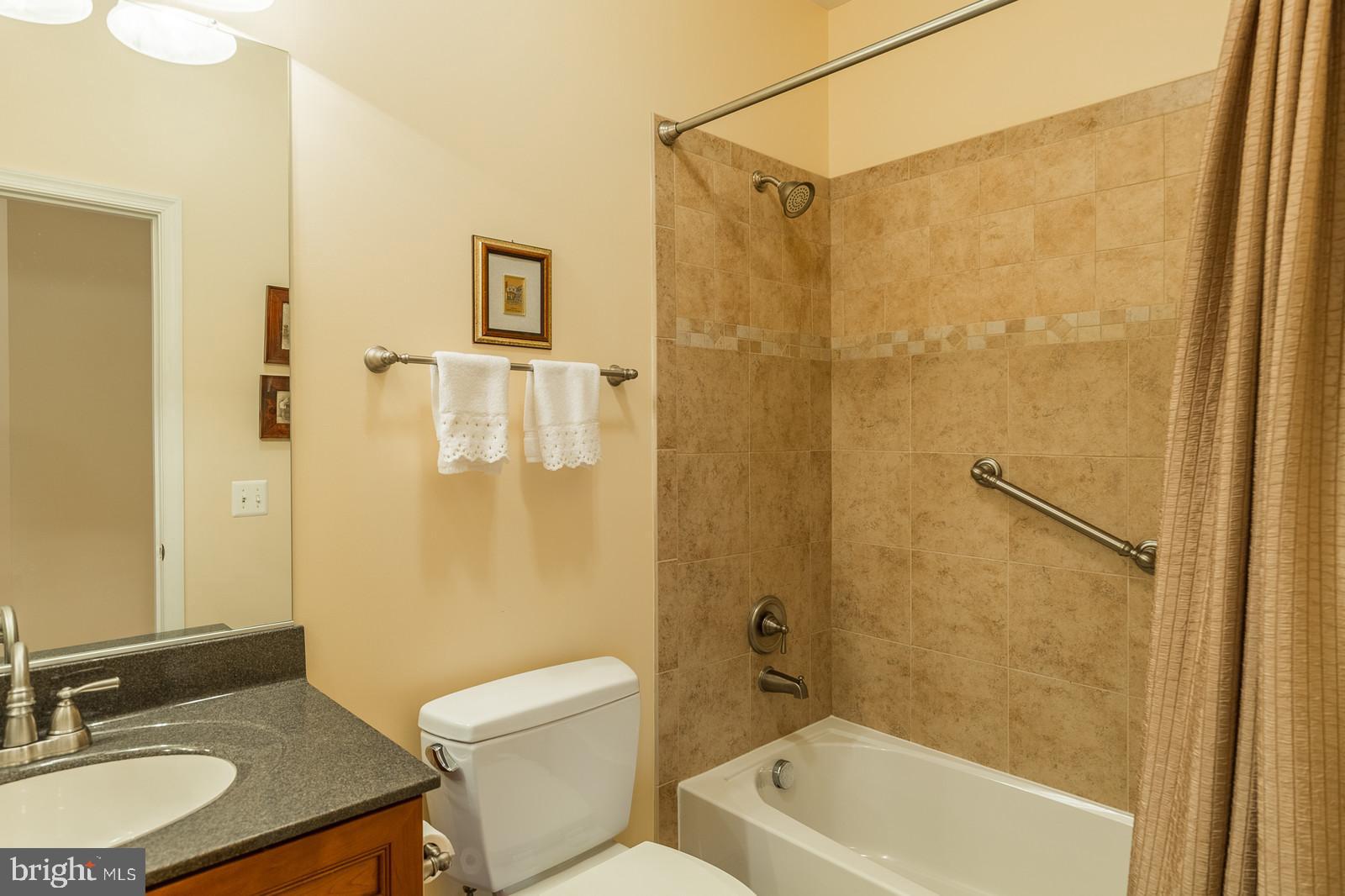 FOUR SEASONS - Residential