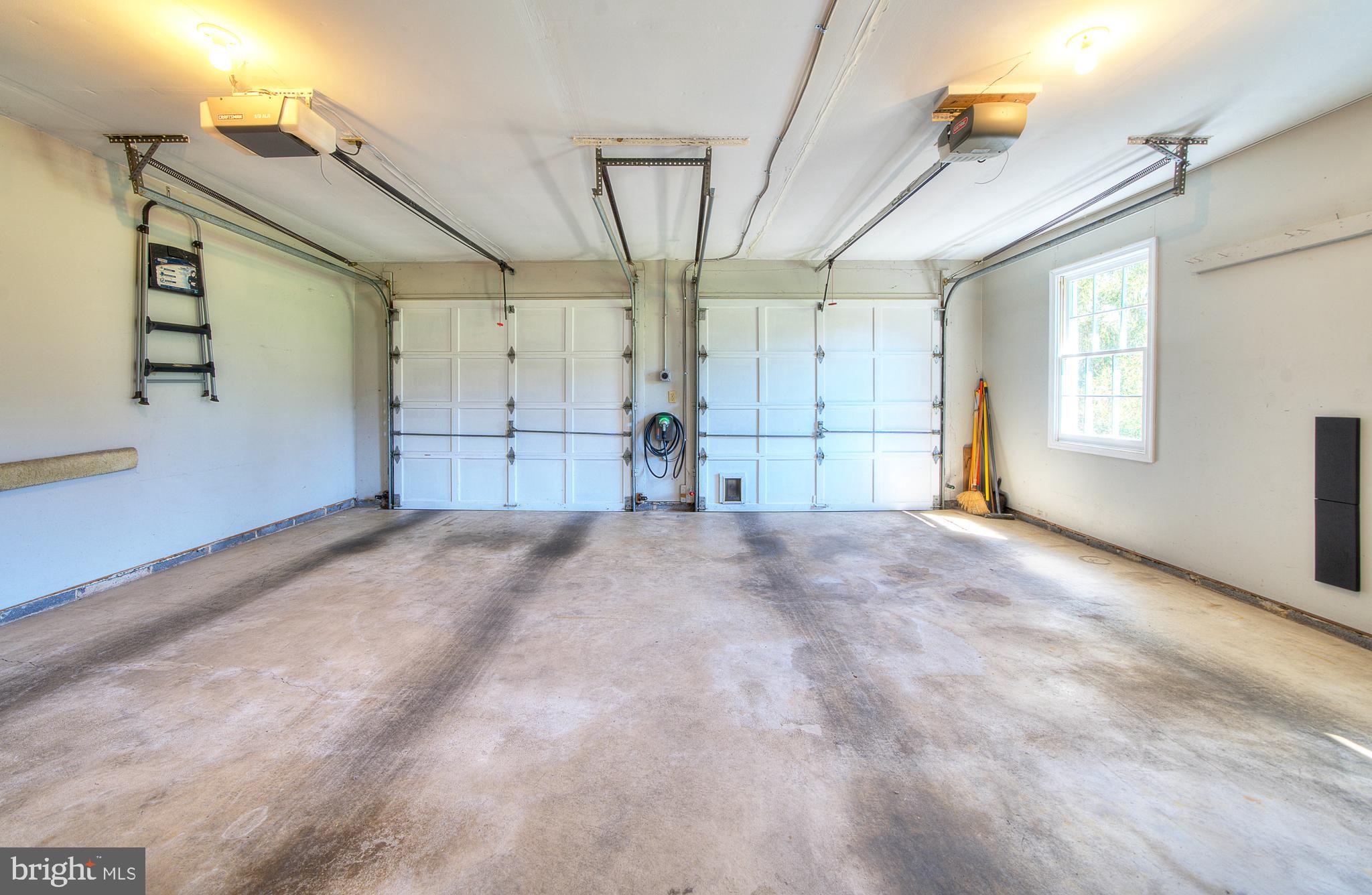 OLD MILL ESTS - Residential