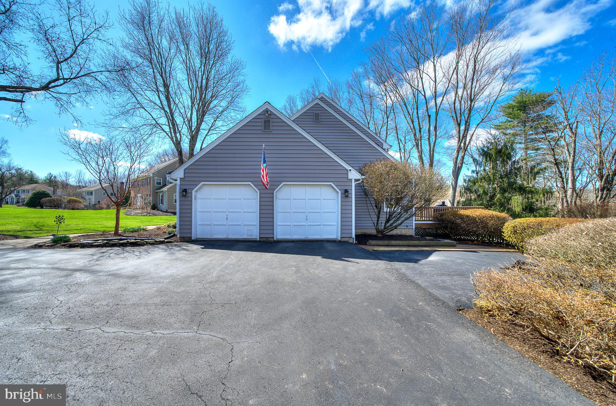 OLD MILL ESTS - Residential