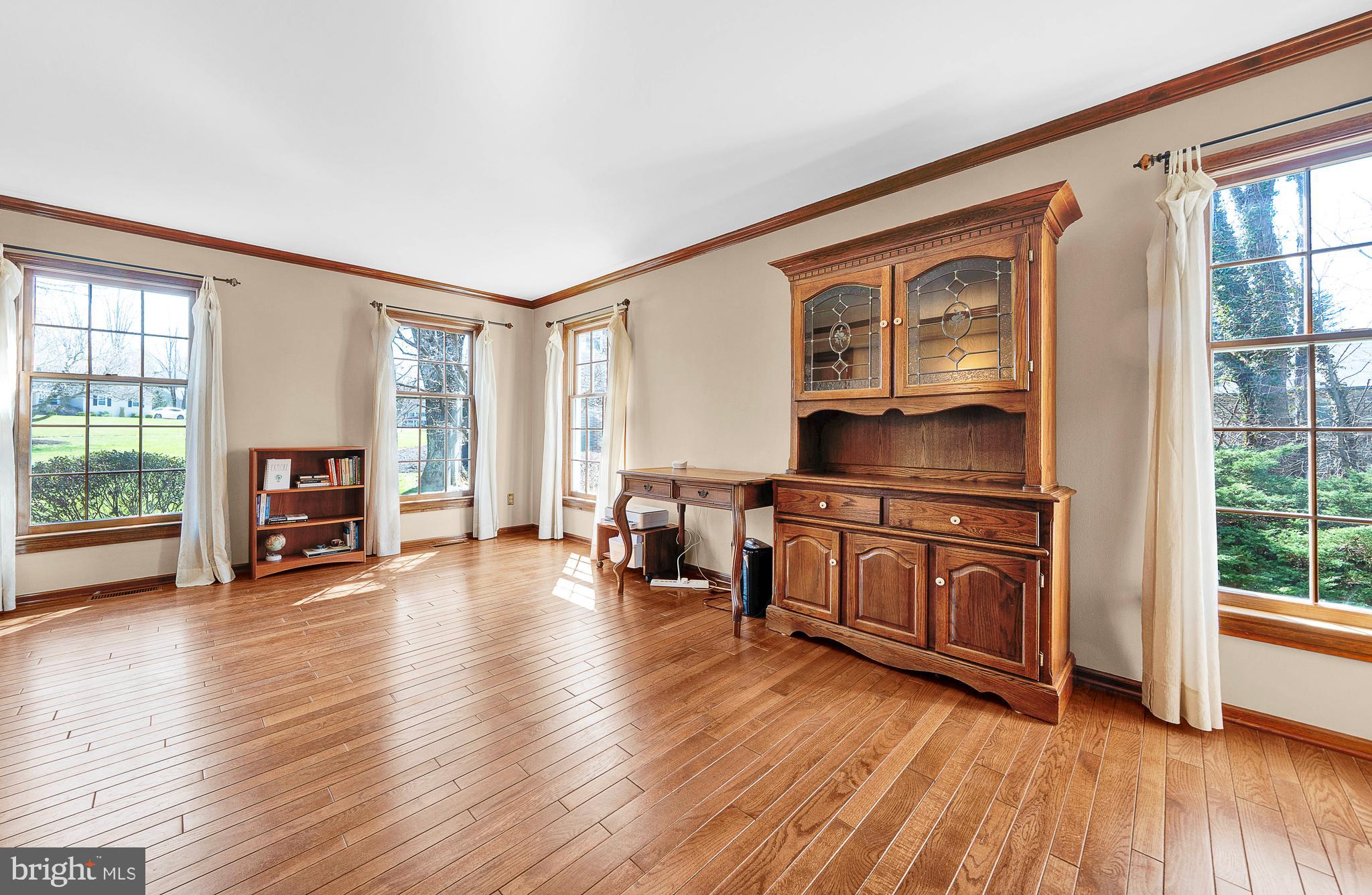 OLD MILL ESTS - Residential