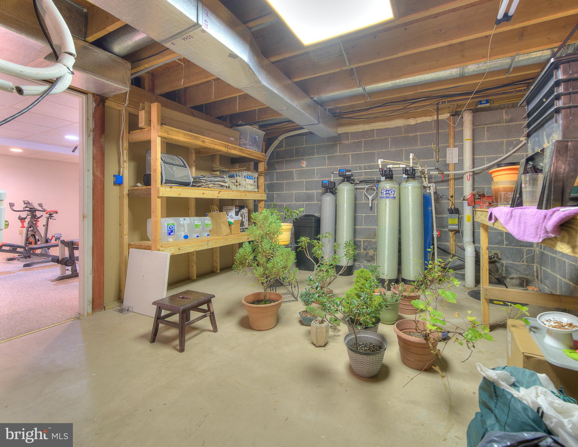 OLD MILL ESTS - Residential