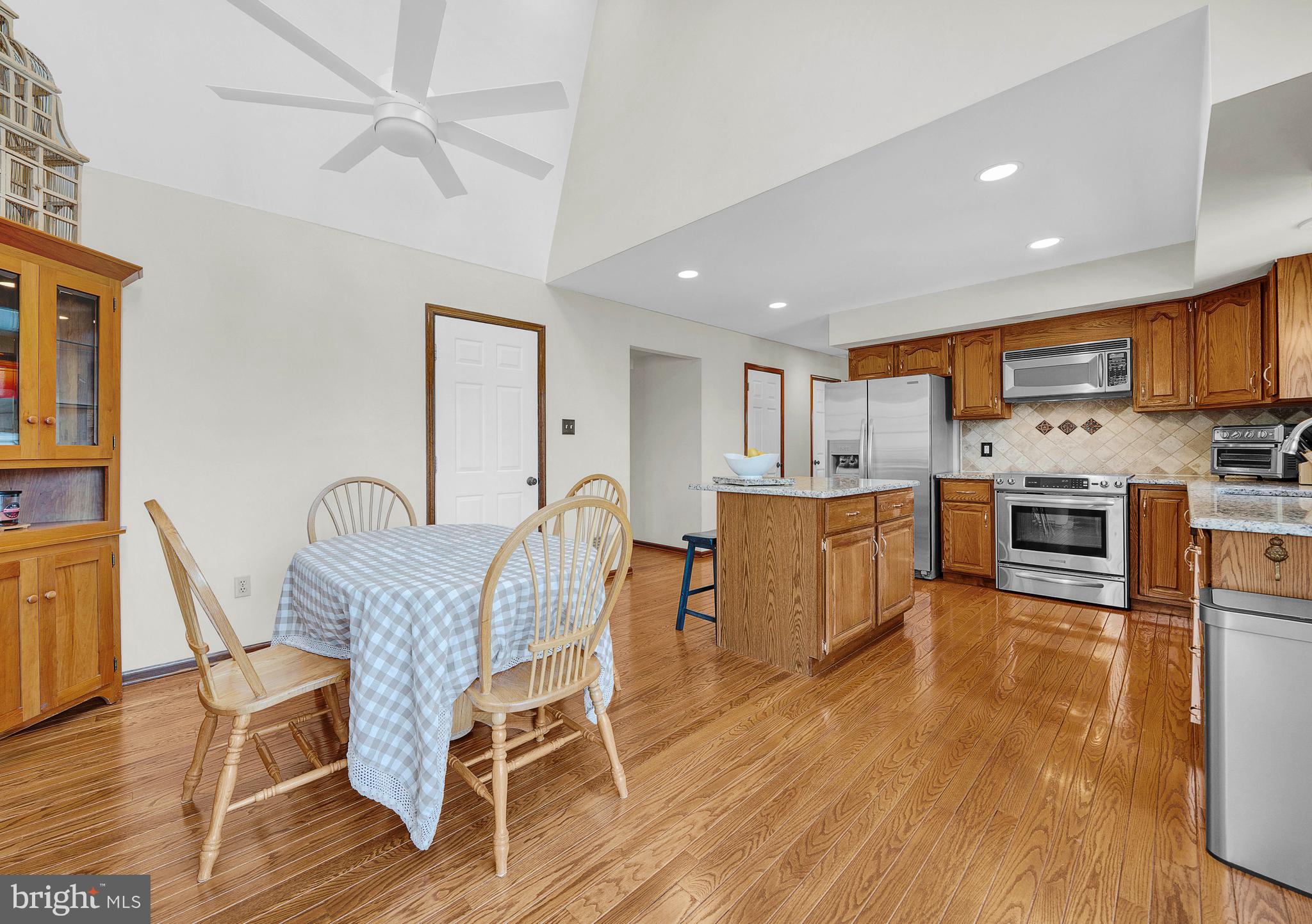 OLD MILL ESTS - Residential