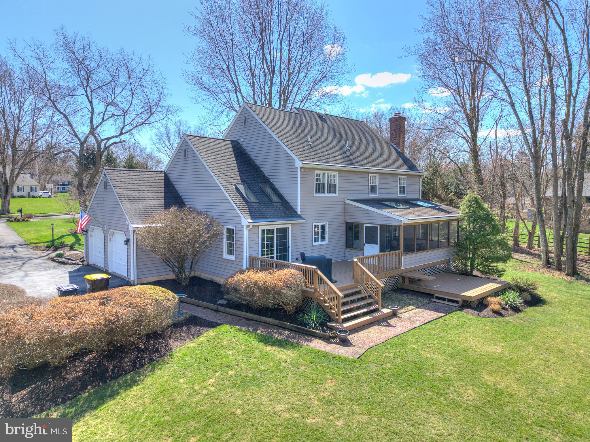 OLD MILL ESTS - Residential