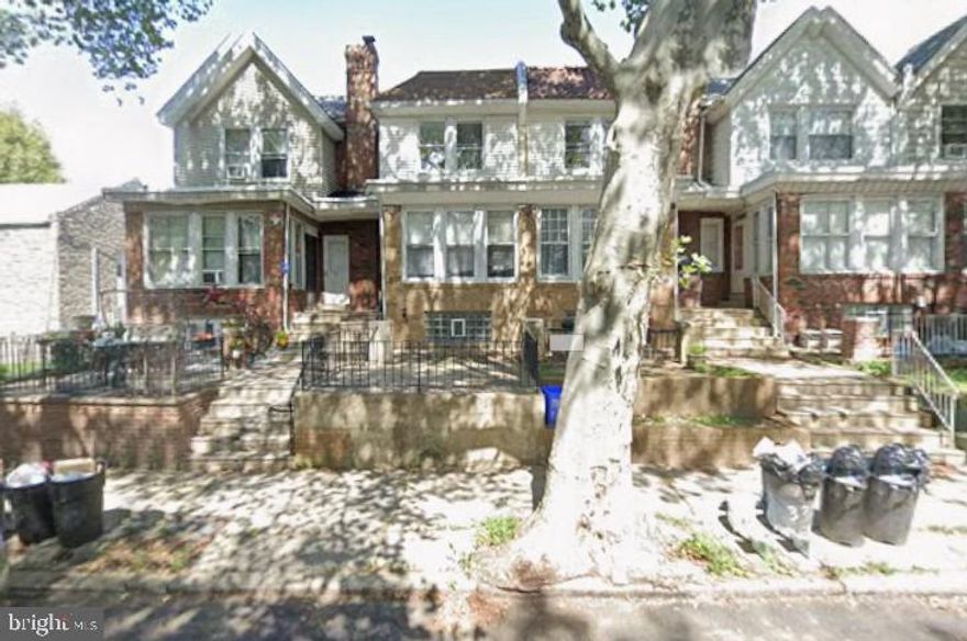 Lovely 3-bedroom 1.5-bathroom rowhouse at the heart of Northeast Philadelphia, come to check it out and make it your new home!
