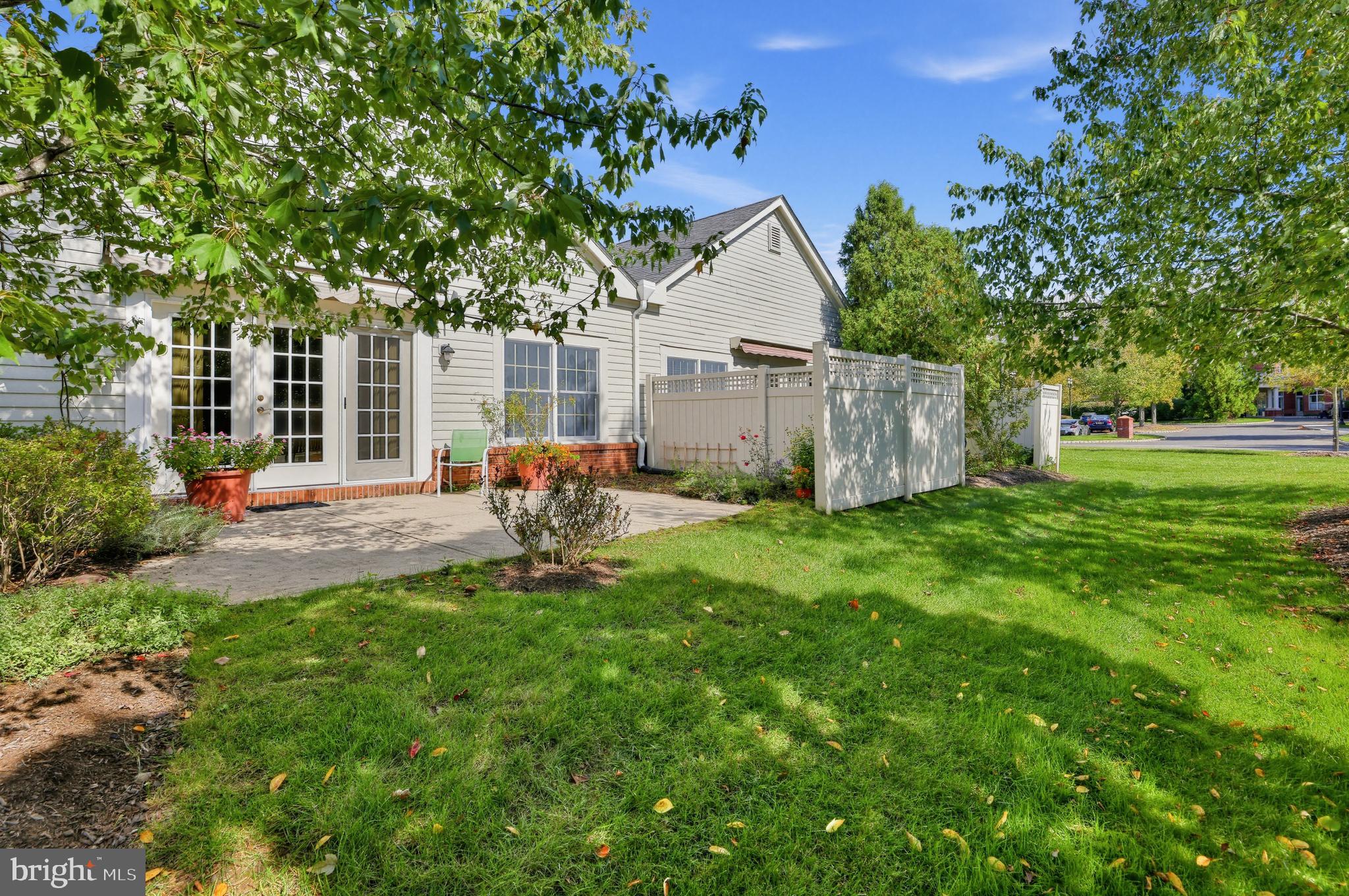 4 HEDGE ROW ROAD