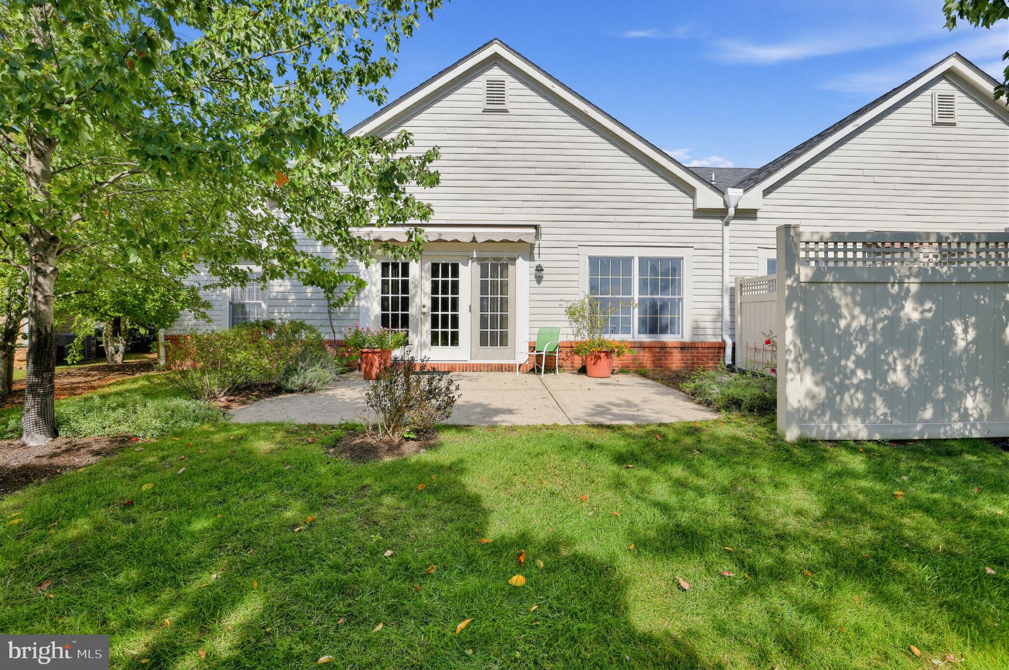 4 HEDGE ROW ROAD