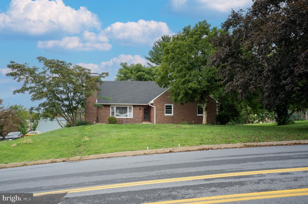 Photo of 117 W Roseville Road, LANCASTER, PA 17601 (MLS # PALA2095826)