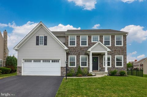 Photo of 612 WARMINSTER LN, LITITZ, PA 17543 (MLS # PALA2035320)