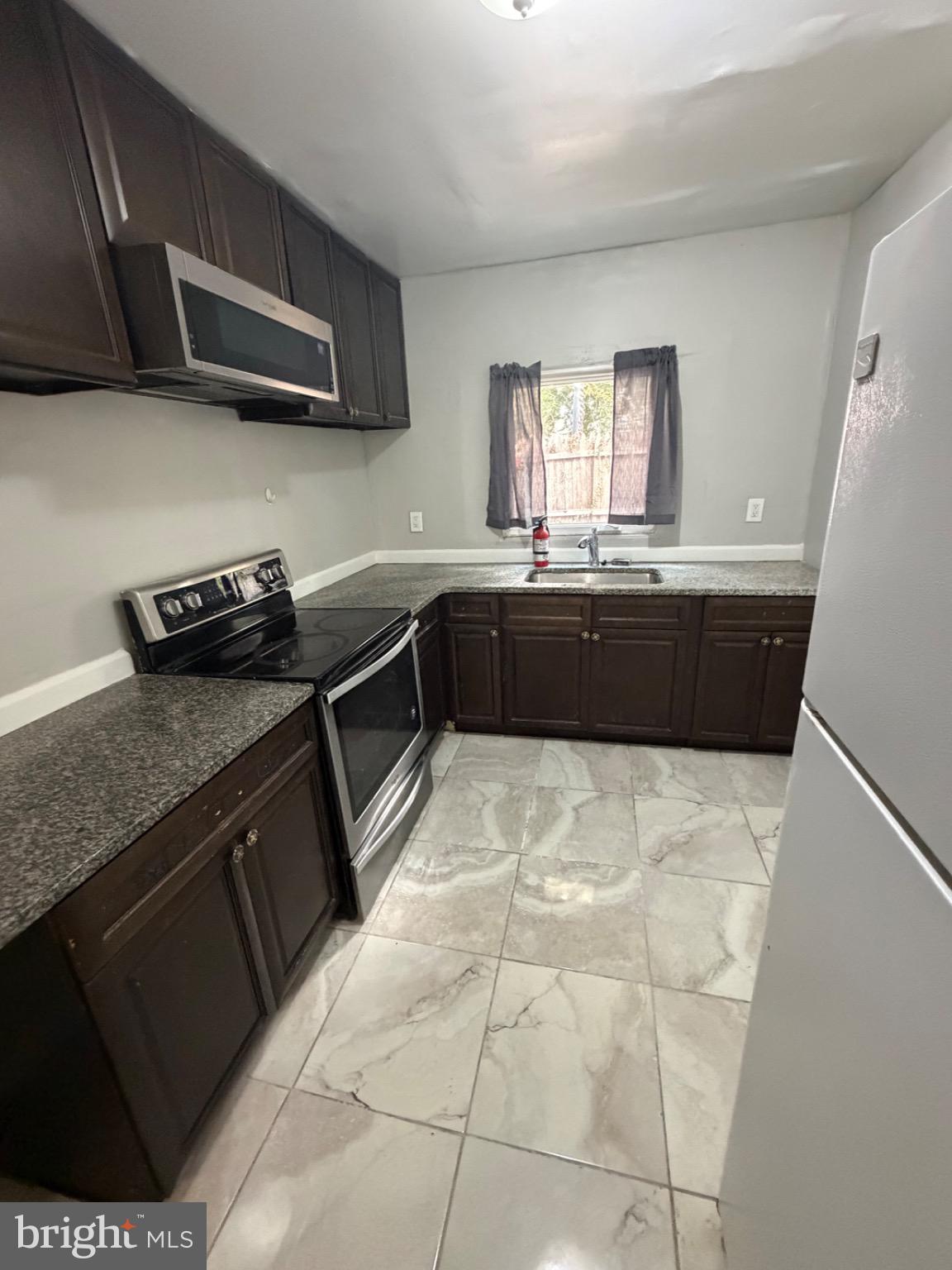 FRANKFORD - Residential Lease