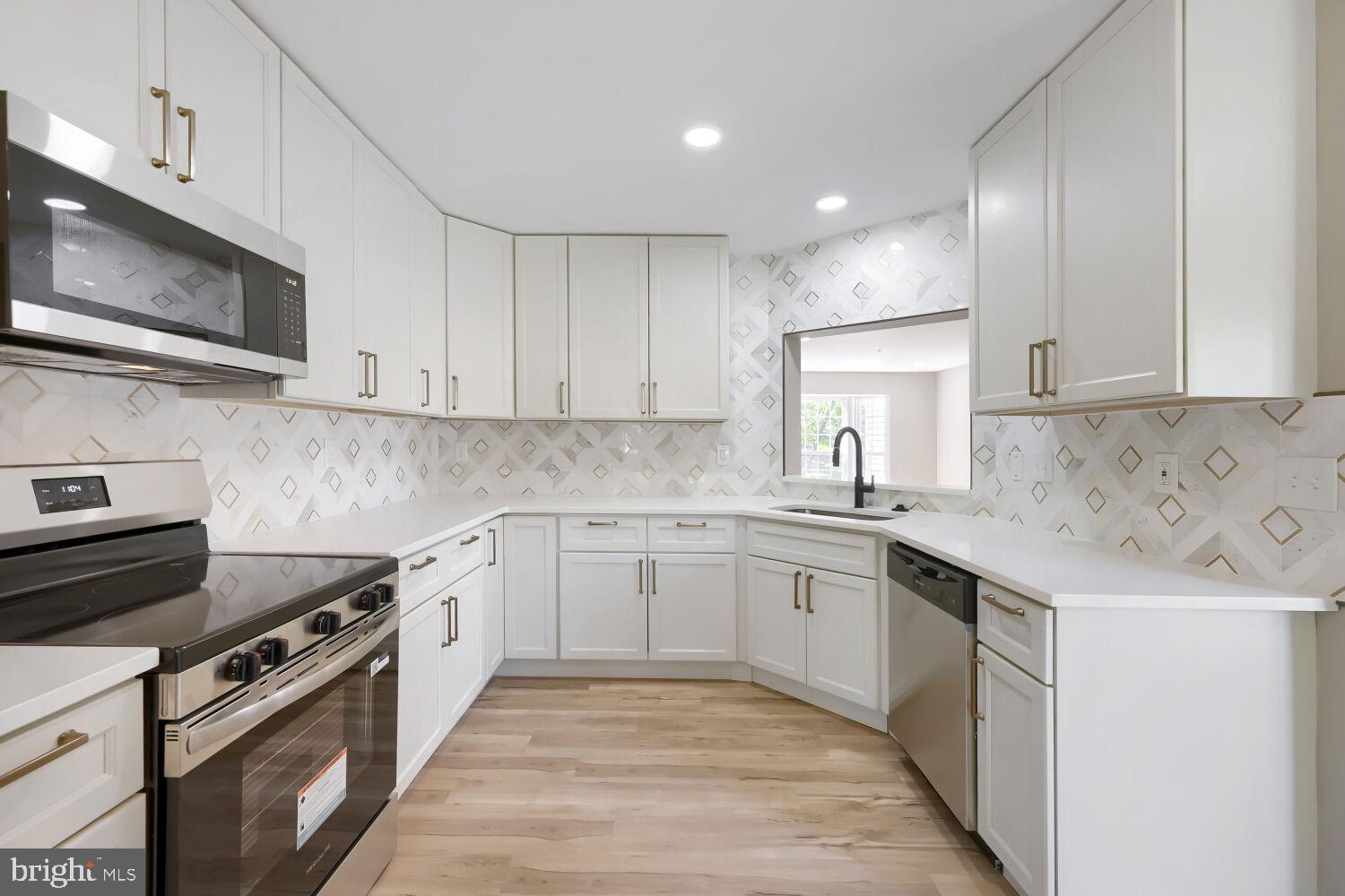 THE VILLAGES OF LYONSFIELD RUN - Residential