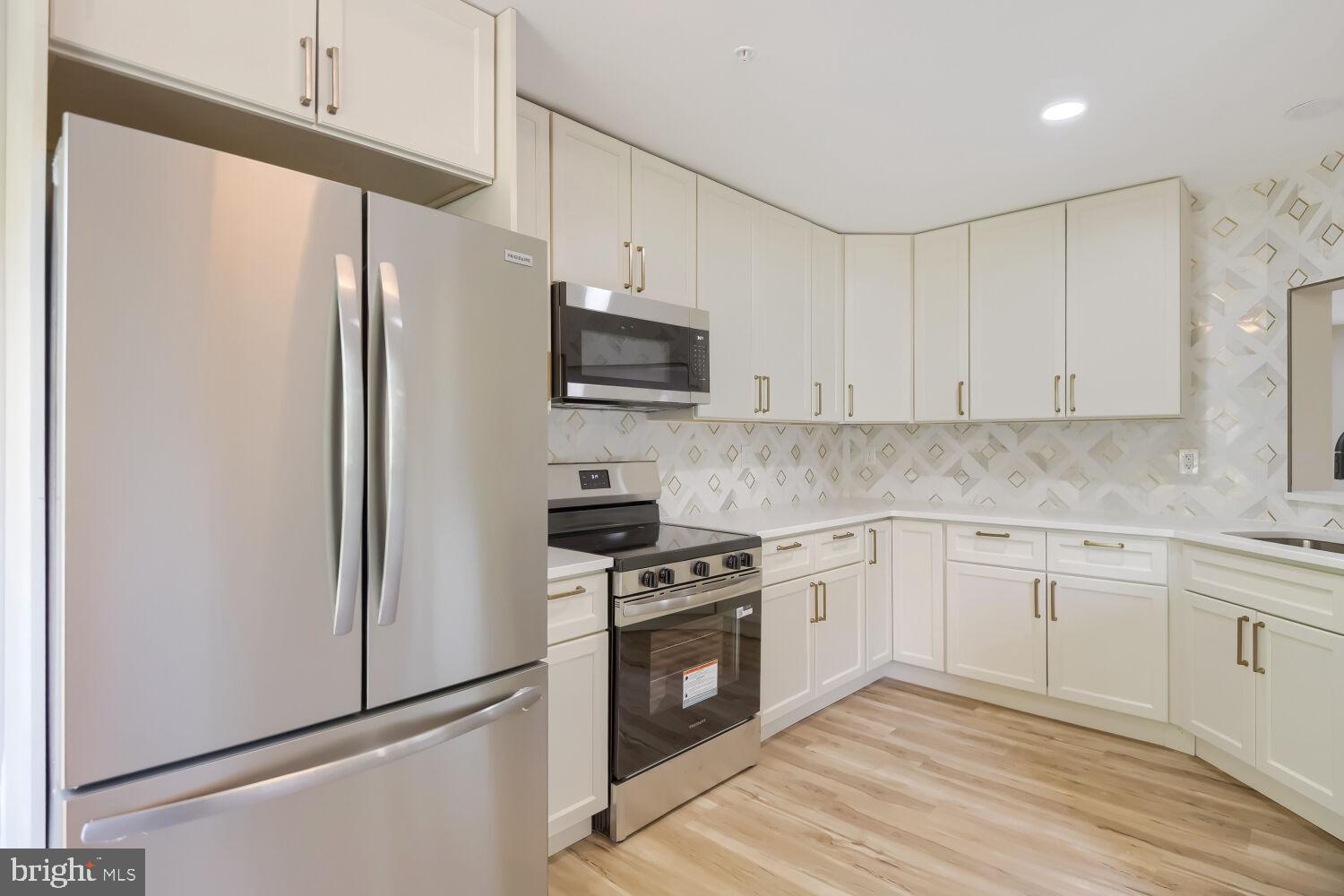 THE VILLAGES OF LYONSFIELD RUN - Residential