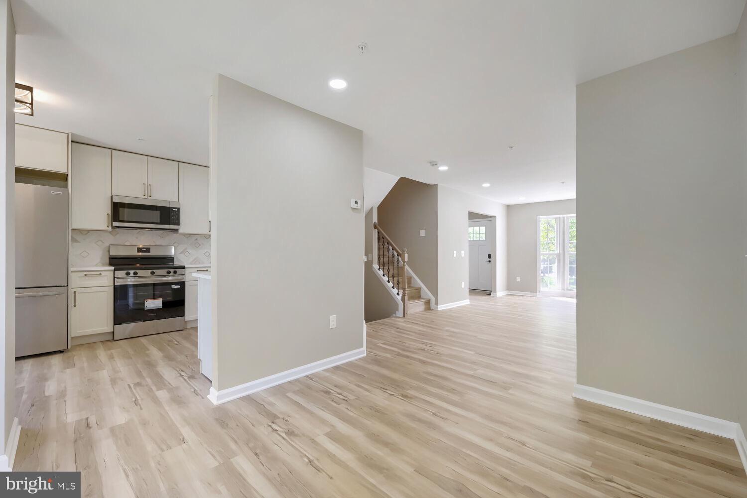 THE VILLAGES OF LYONSFIELD RUN - Residential