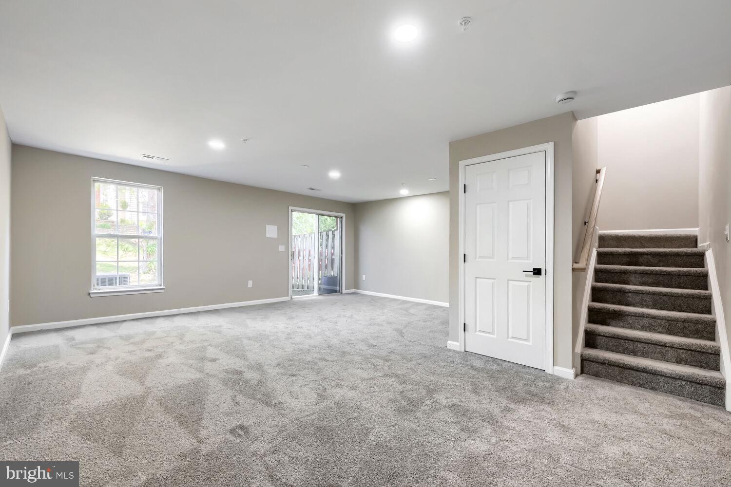 THE VILLAGES OF LYONSFIELD RUN - Residential