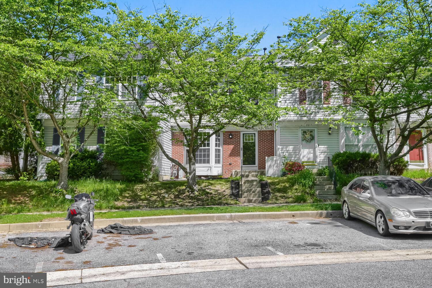 THE VILLAGES OF LYONSFIELD RUN - Residential