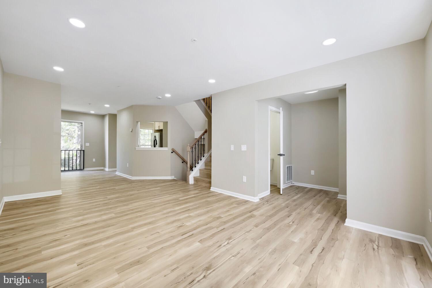 THE VILLAGES OF LYONSFIELD RUN - Residential