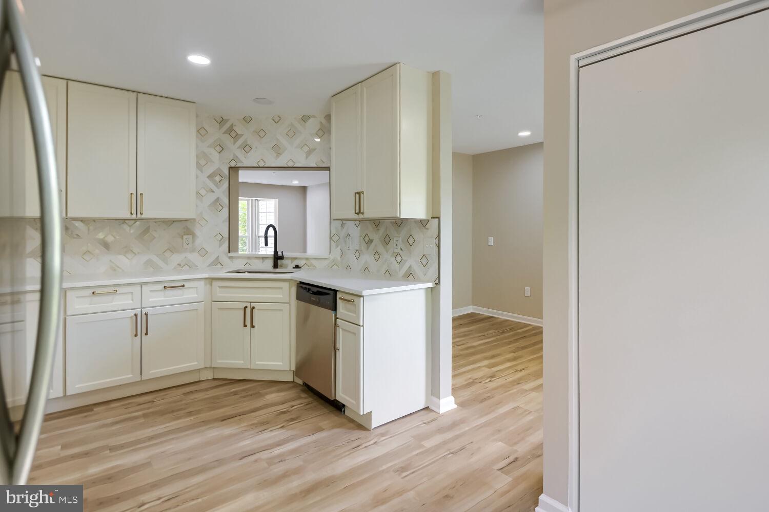 THE VILLAGES OF LYONSFIELD RUN - Residential