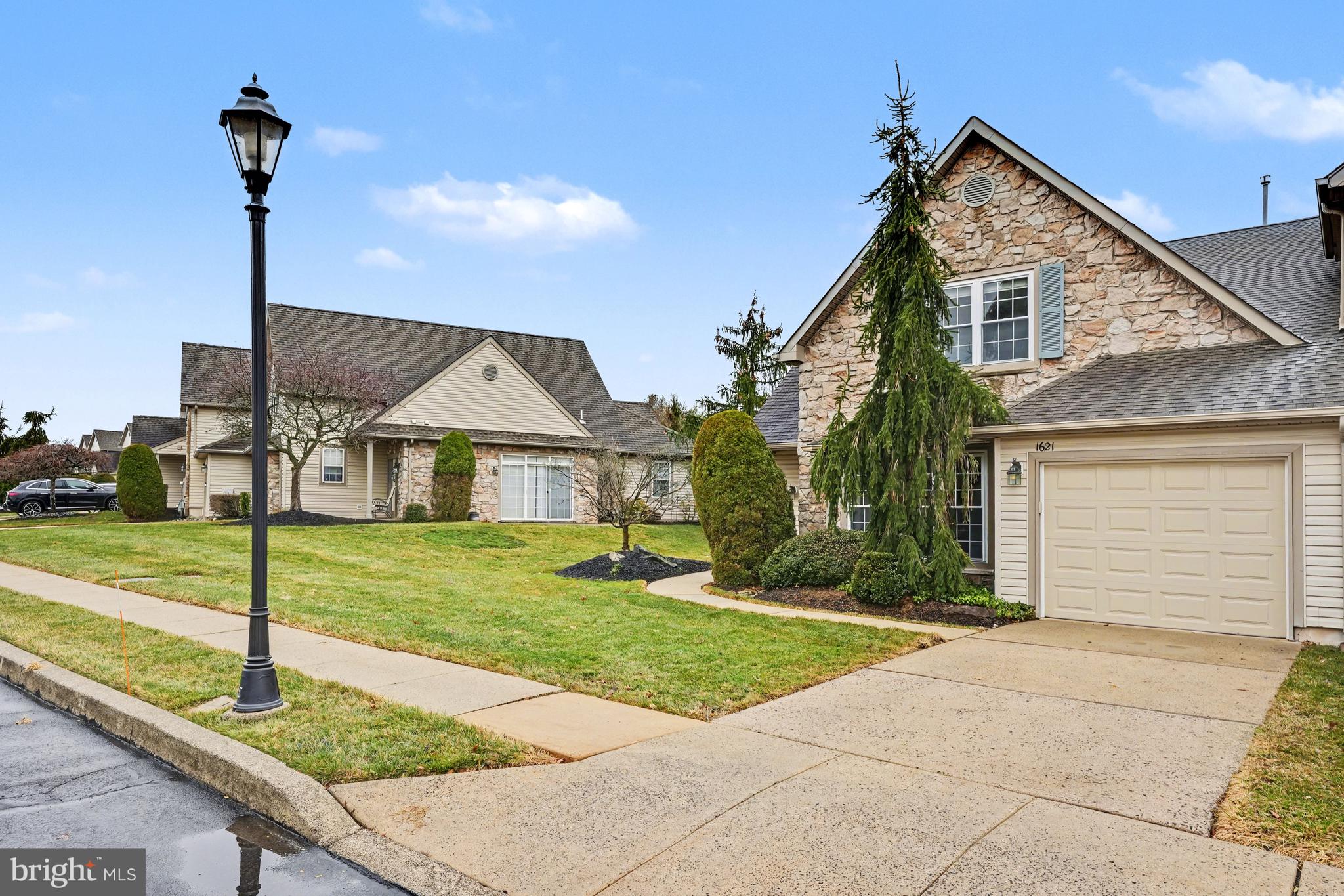 YORKTOWN - Residential