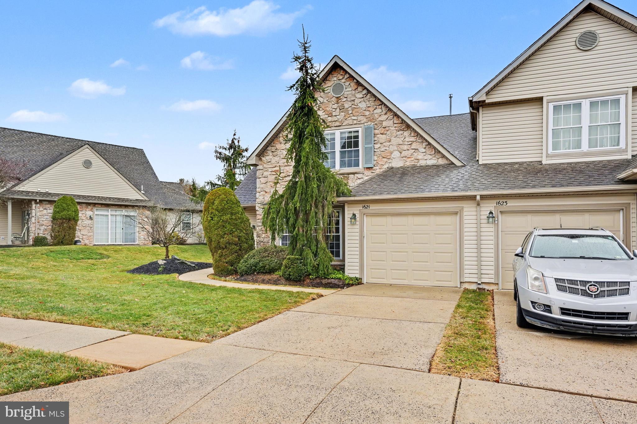 YORKTOWN - Residential