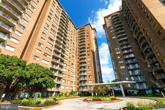 PRESIDENTIAL TOWERS - Residential