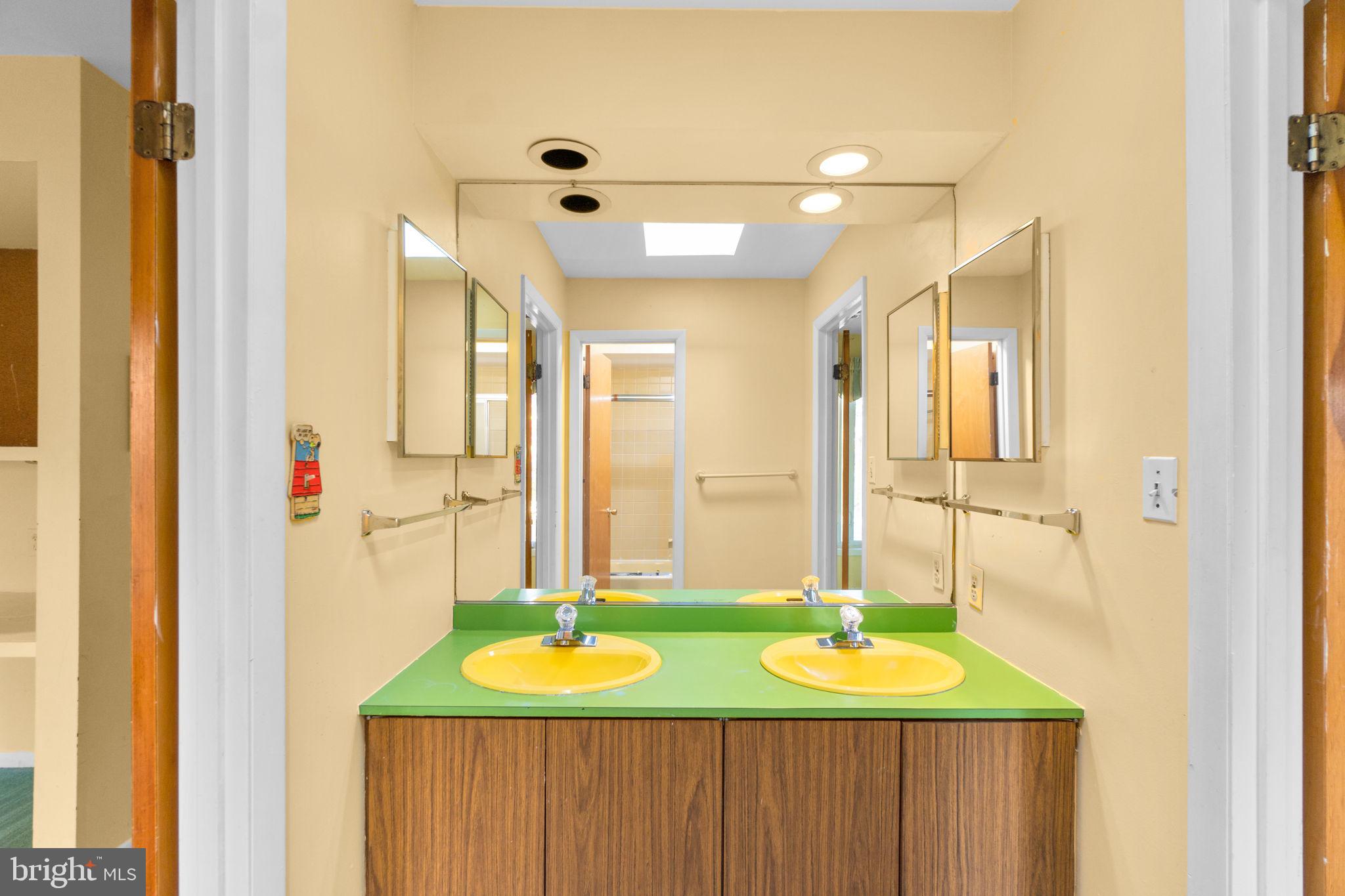 CLEMENS CROSSING - Residential