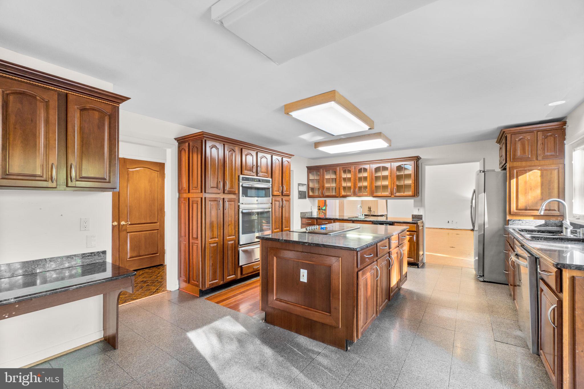 CLEMENS CROSSING - Residential