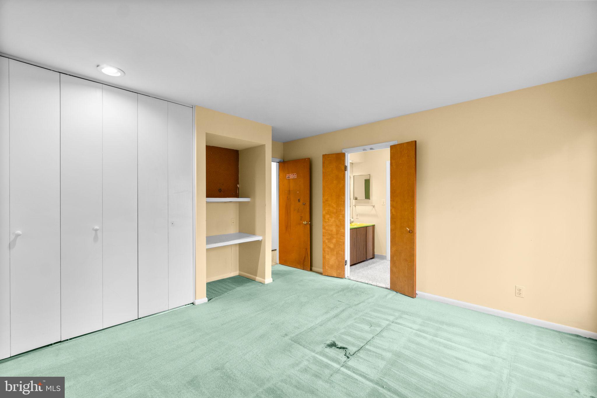 CLEMENS CROSSING - Residential