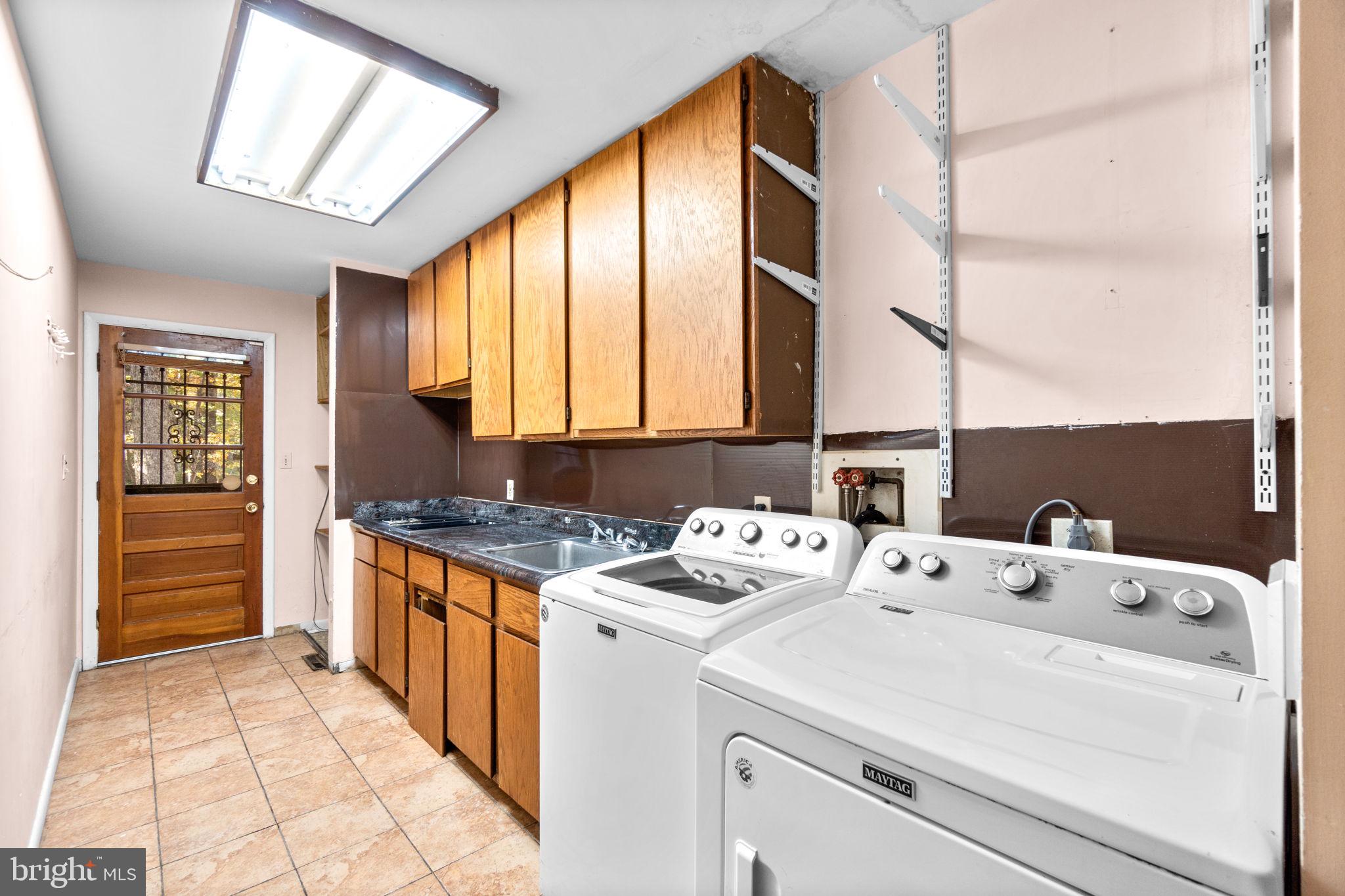 CLEMENS CROSSING - Residential