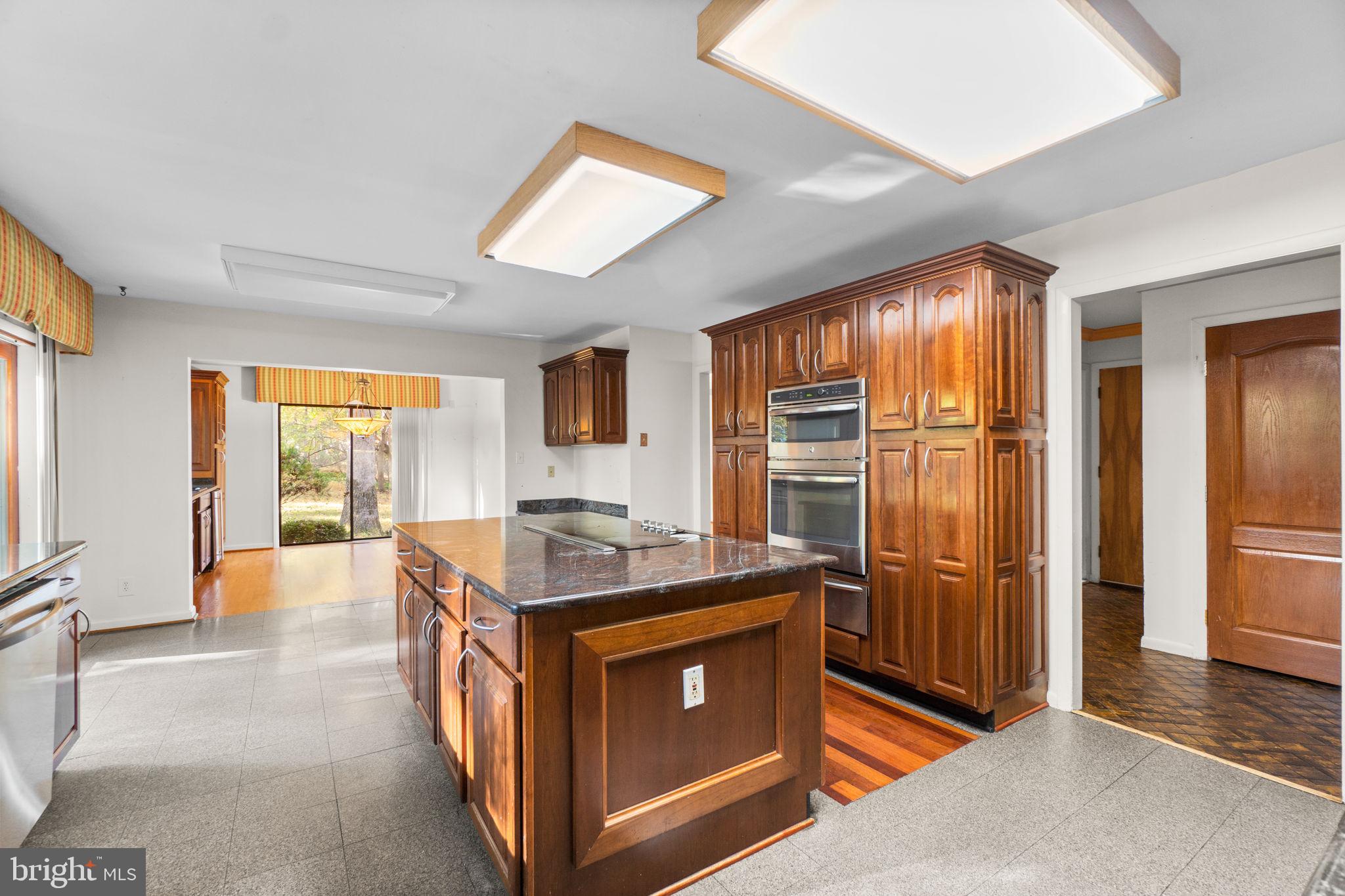 CLEMENS CROSSING - Residential