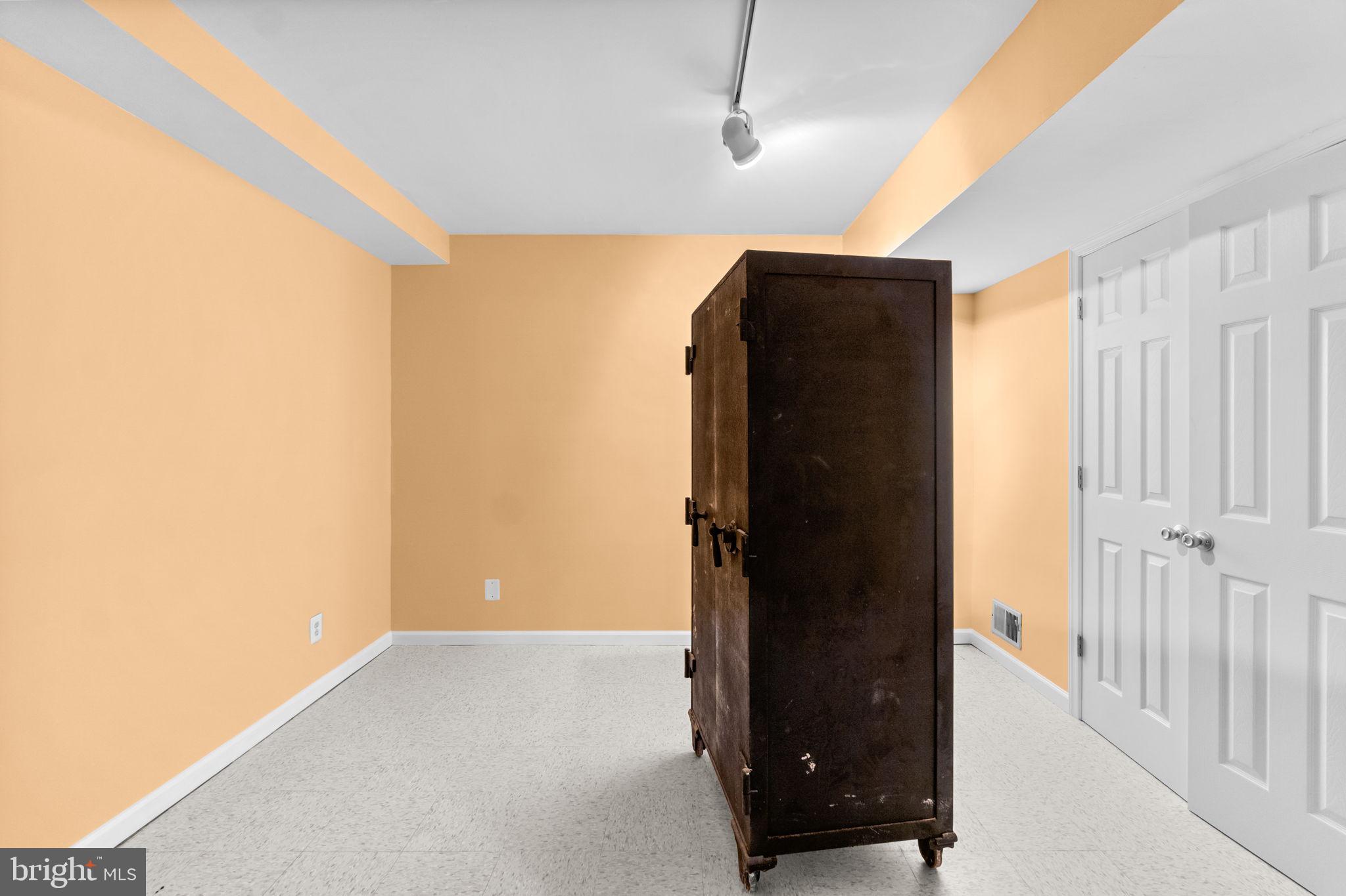 CLEMENS CROSSING - Residential