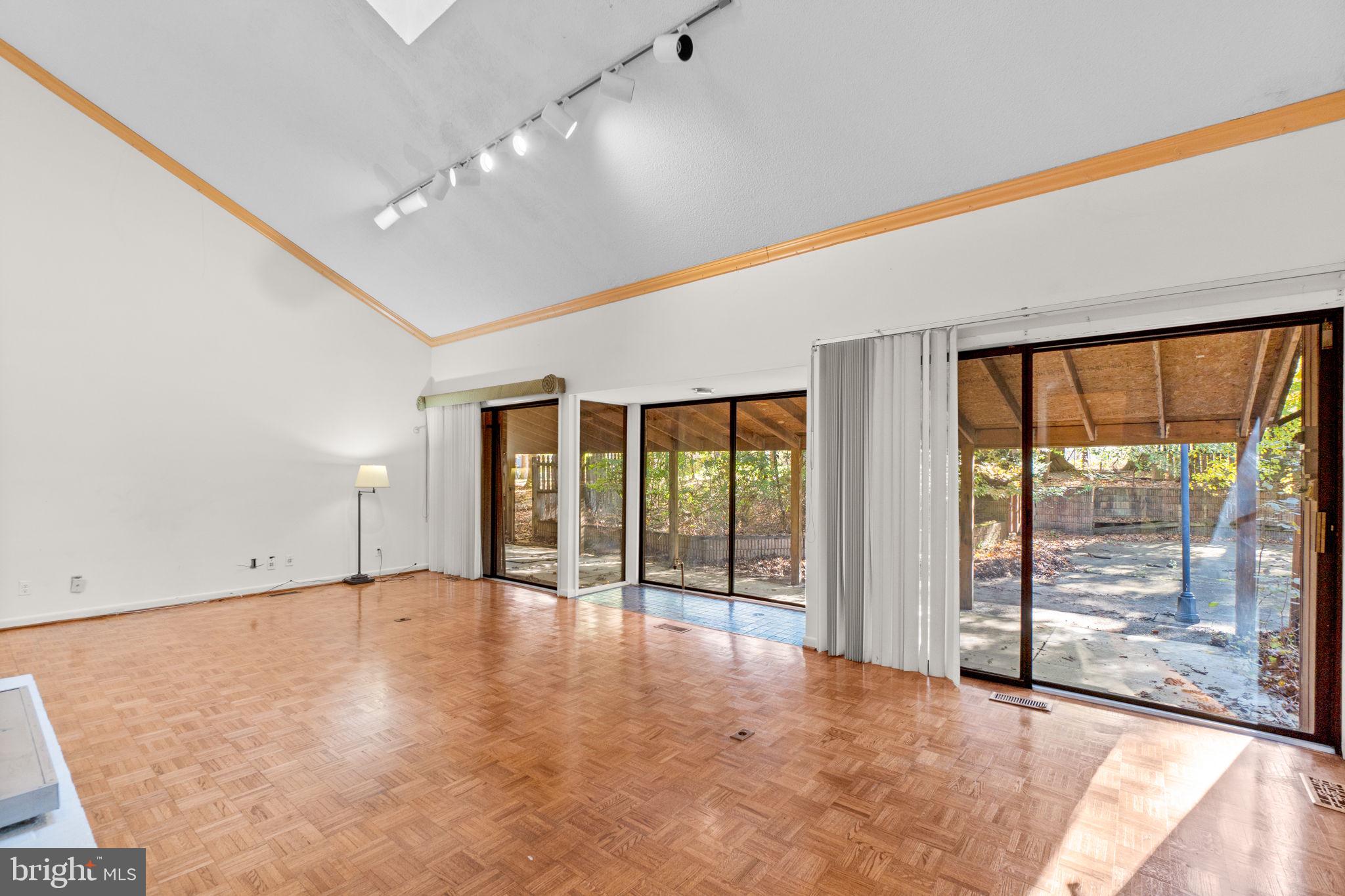 CLEMENS CROSSING - Residential