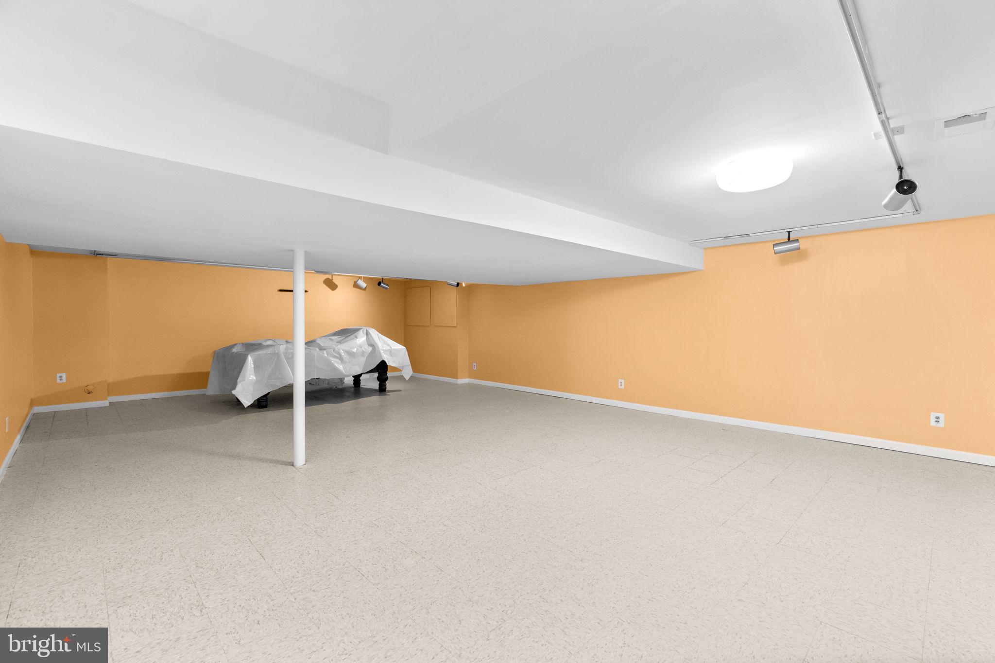 CLEMENS CROSSING - Residential