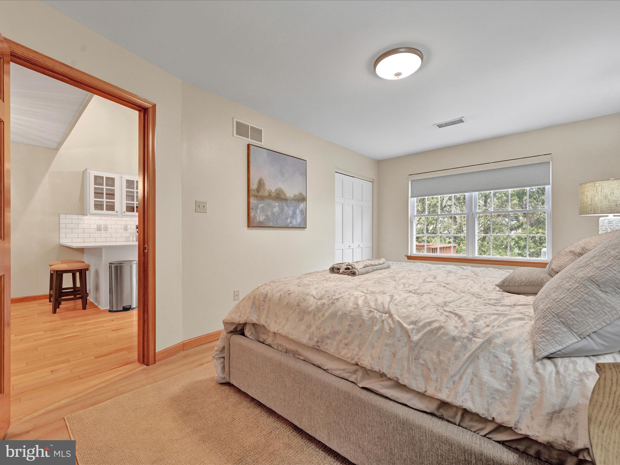 LANTERN GREEN - Residential