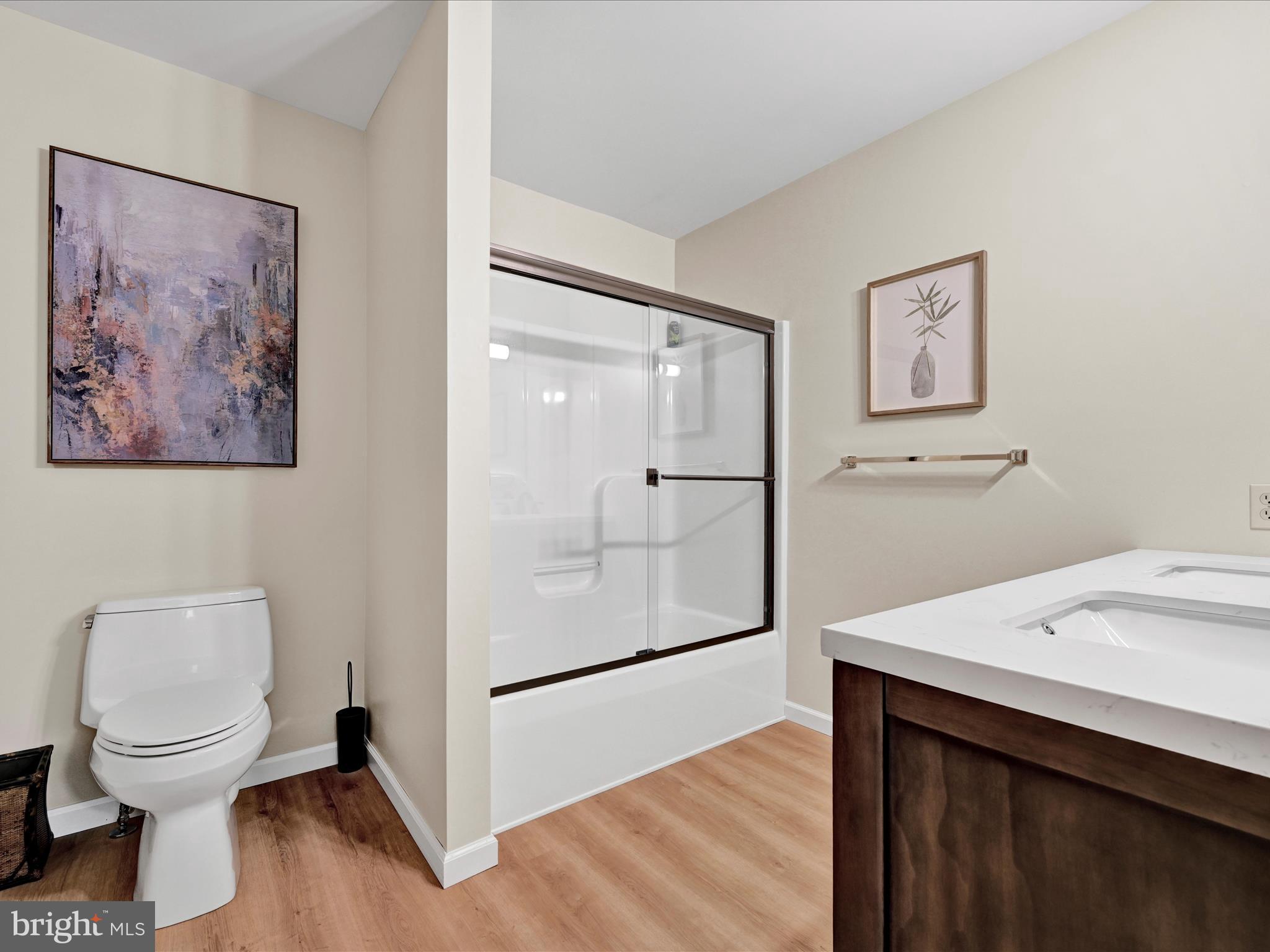 LANTERN GREEN - Residential