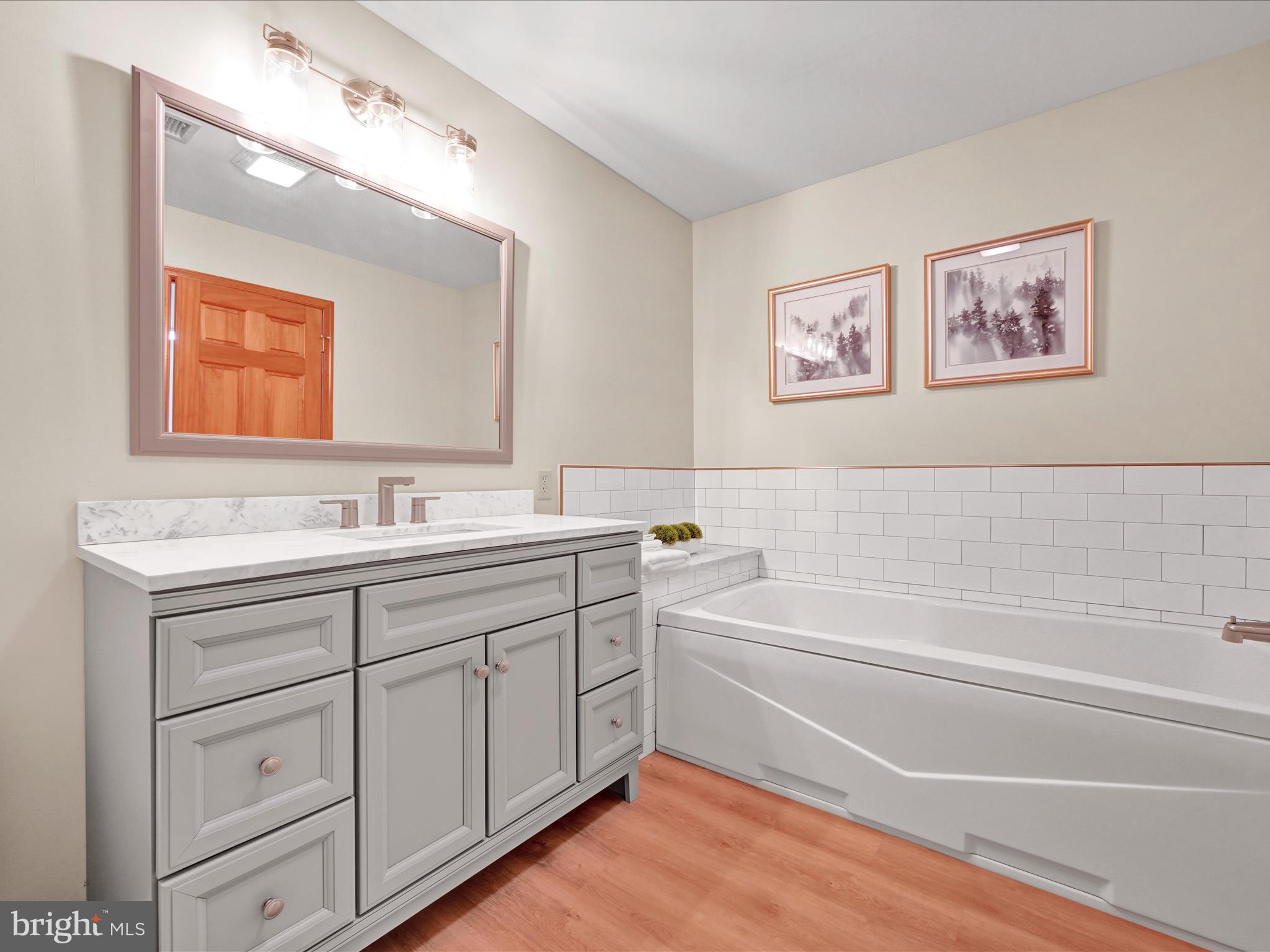 LANTERN GREEN - Residential