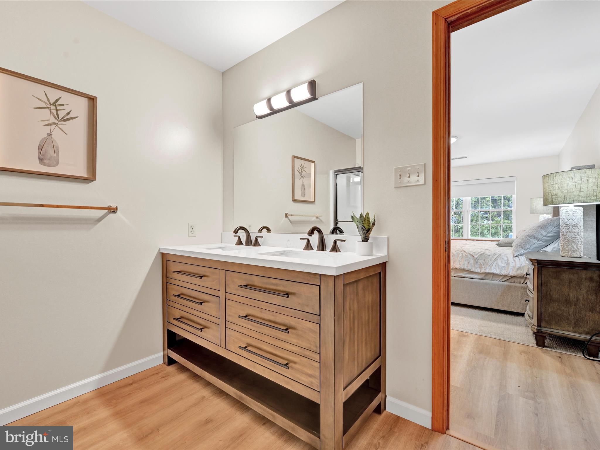 LANTERN GREEN - Residential