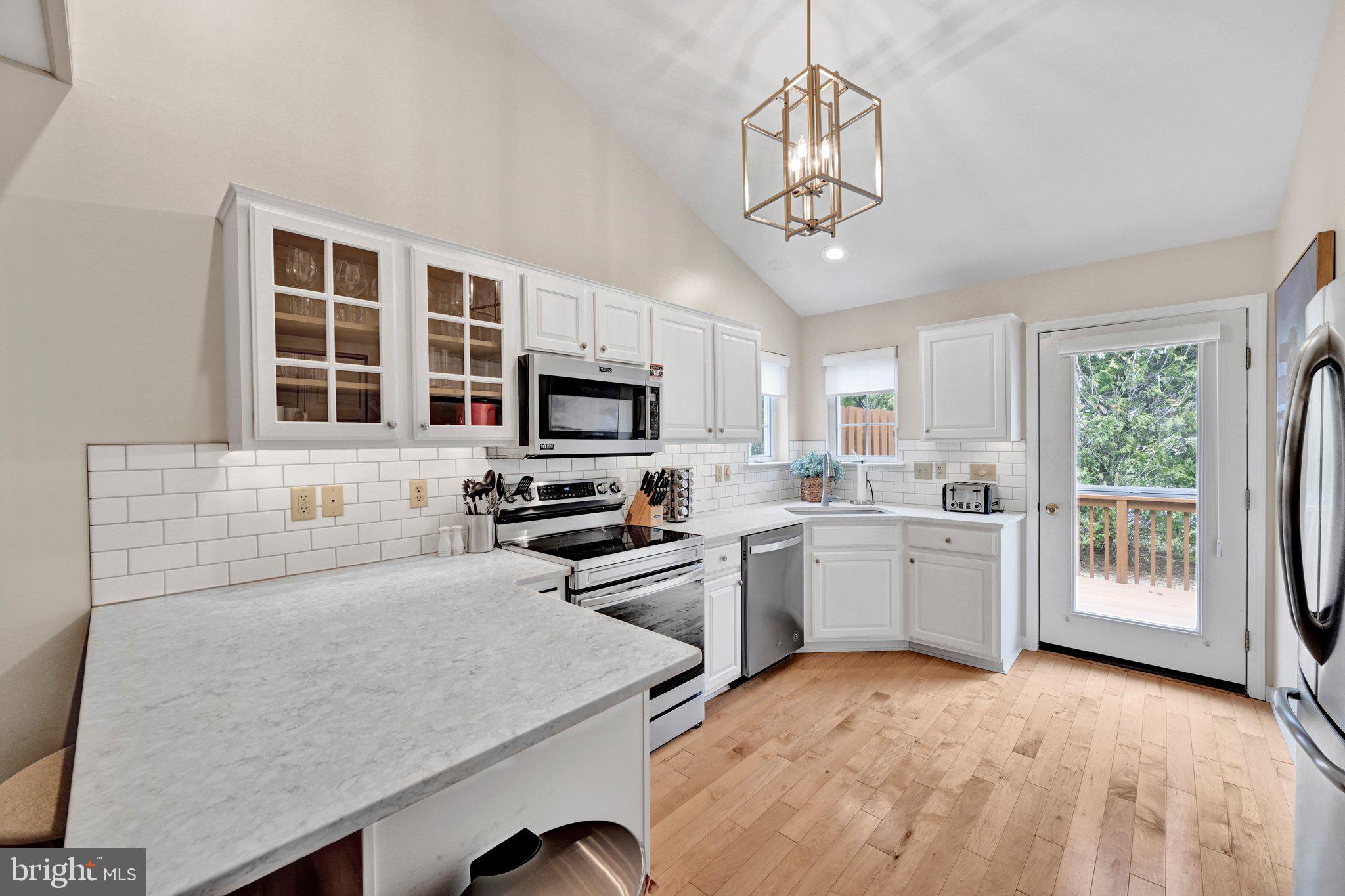 LANTERN GREEN - Residential