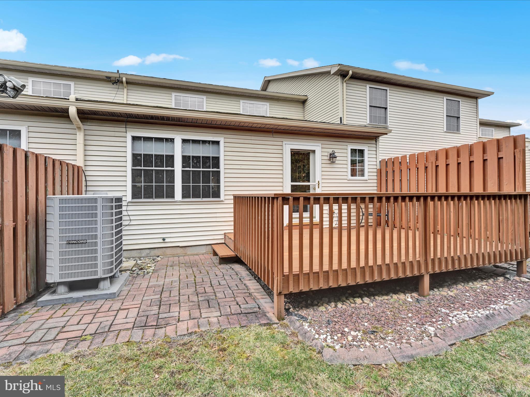 LANTERN GREEN - Residential