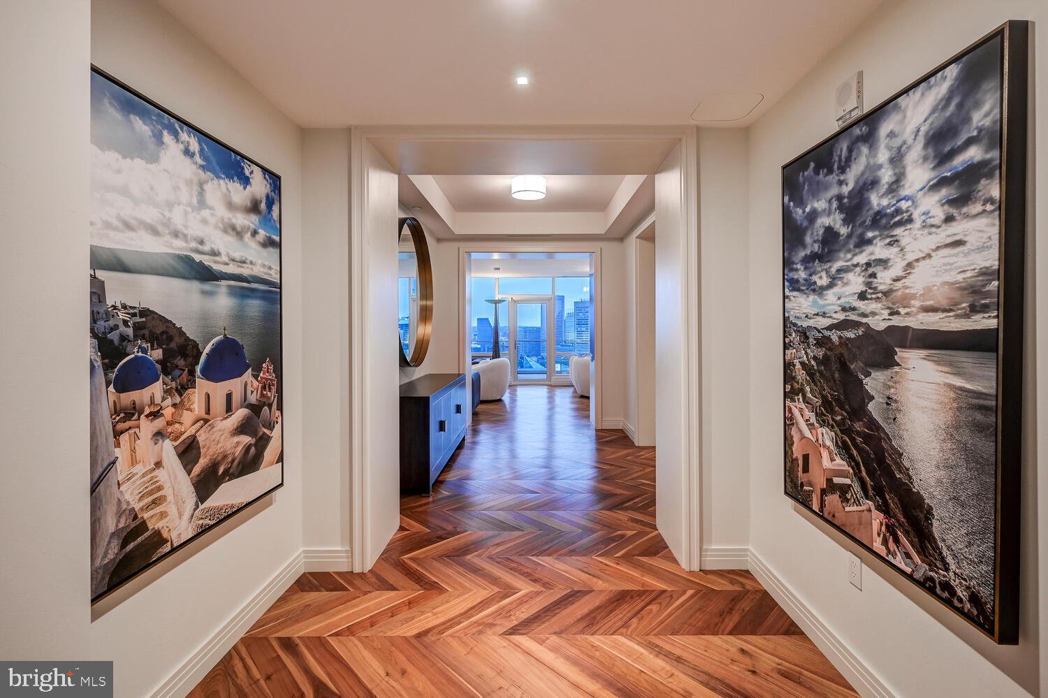 FOUR SEASONS PRIVATE RESIDENCES - Residential