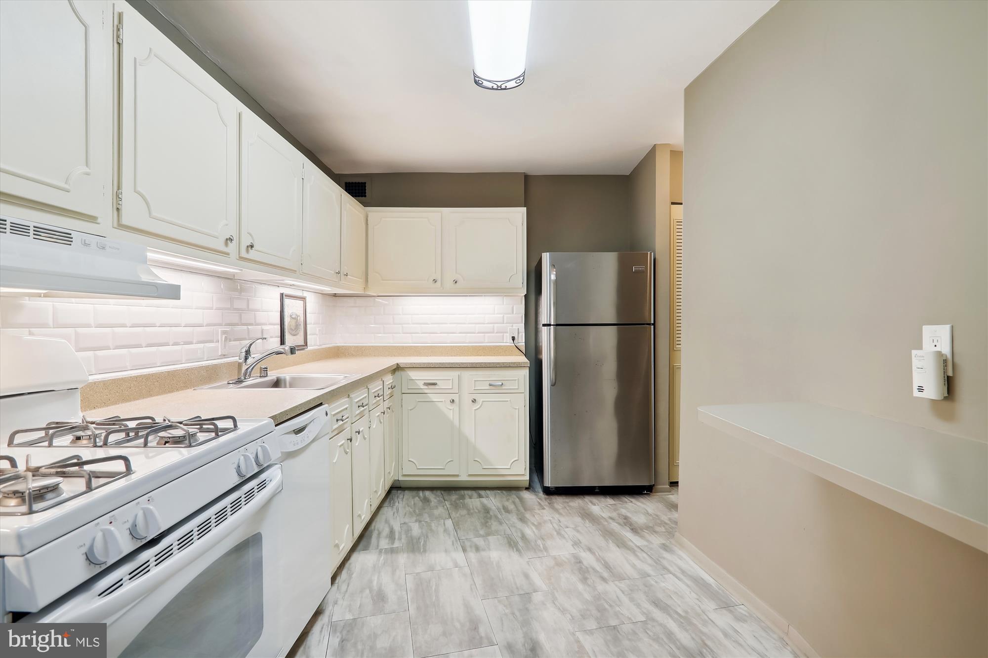 PARKSIDE PLAZA CODM - Residential