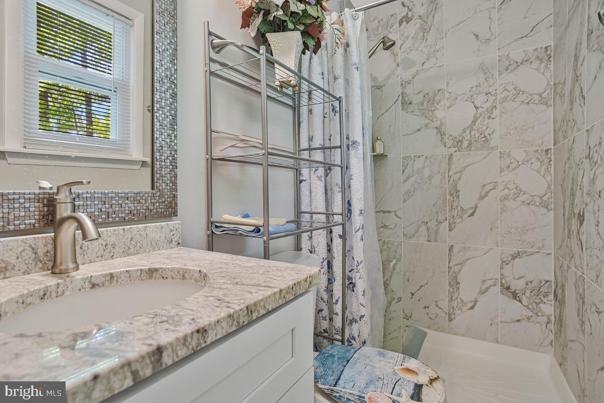 COUNTRY LAKES - Residential