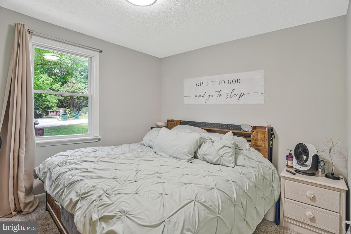 COUNTRY LAKES - Residential