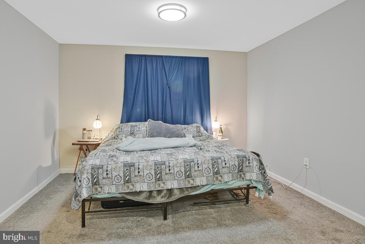 COUNTRY LAKES - Residential