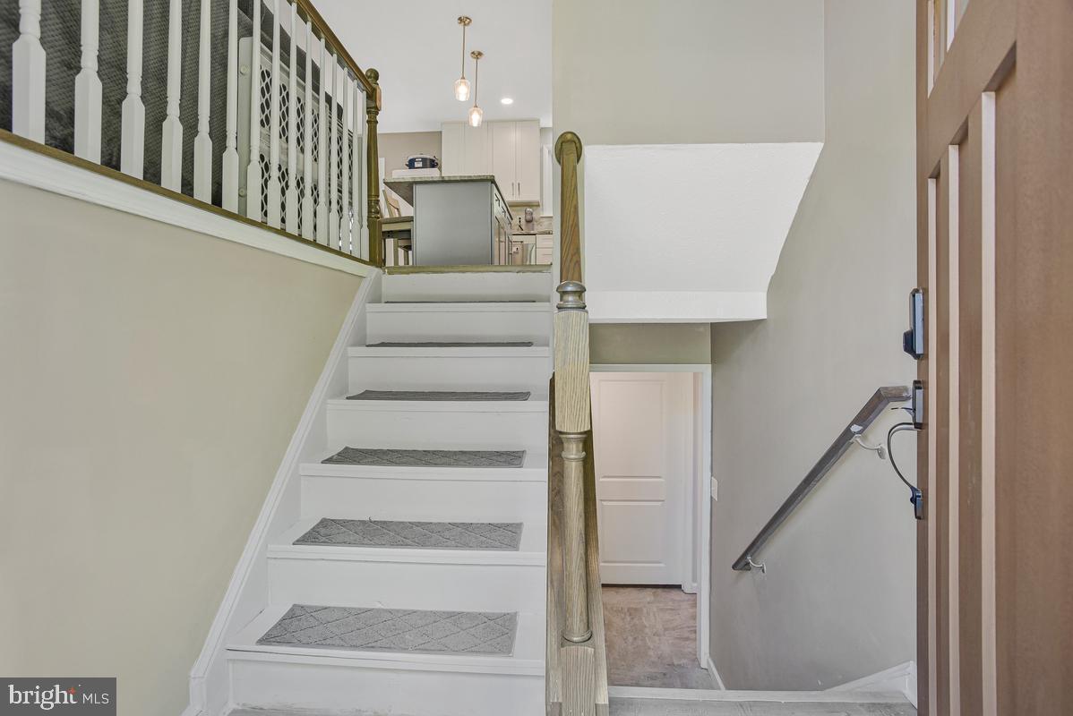 COUNTRY LAKES - Residential