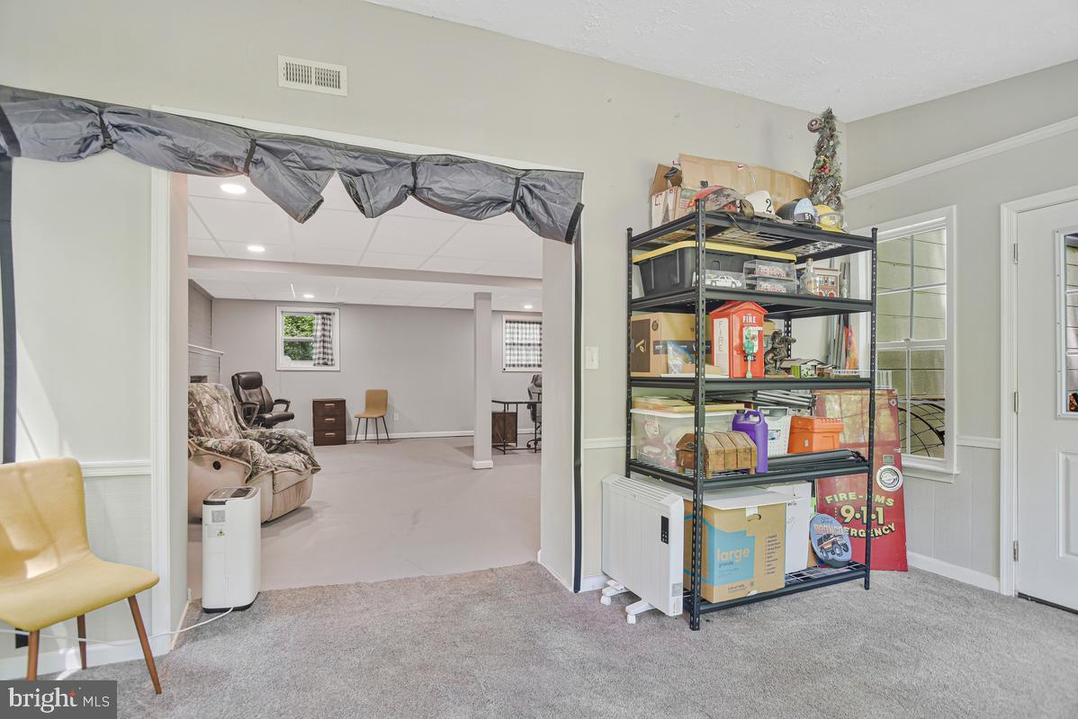 COUNTRY LAKES - Residential