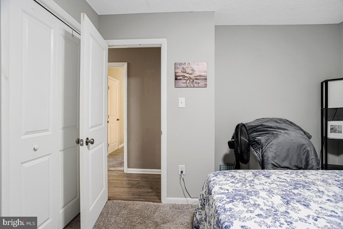 COUNTRY LAKES - Residential