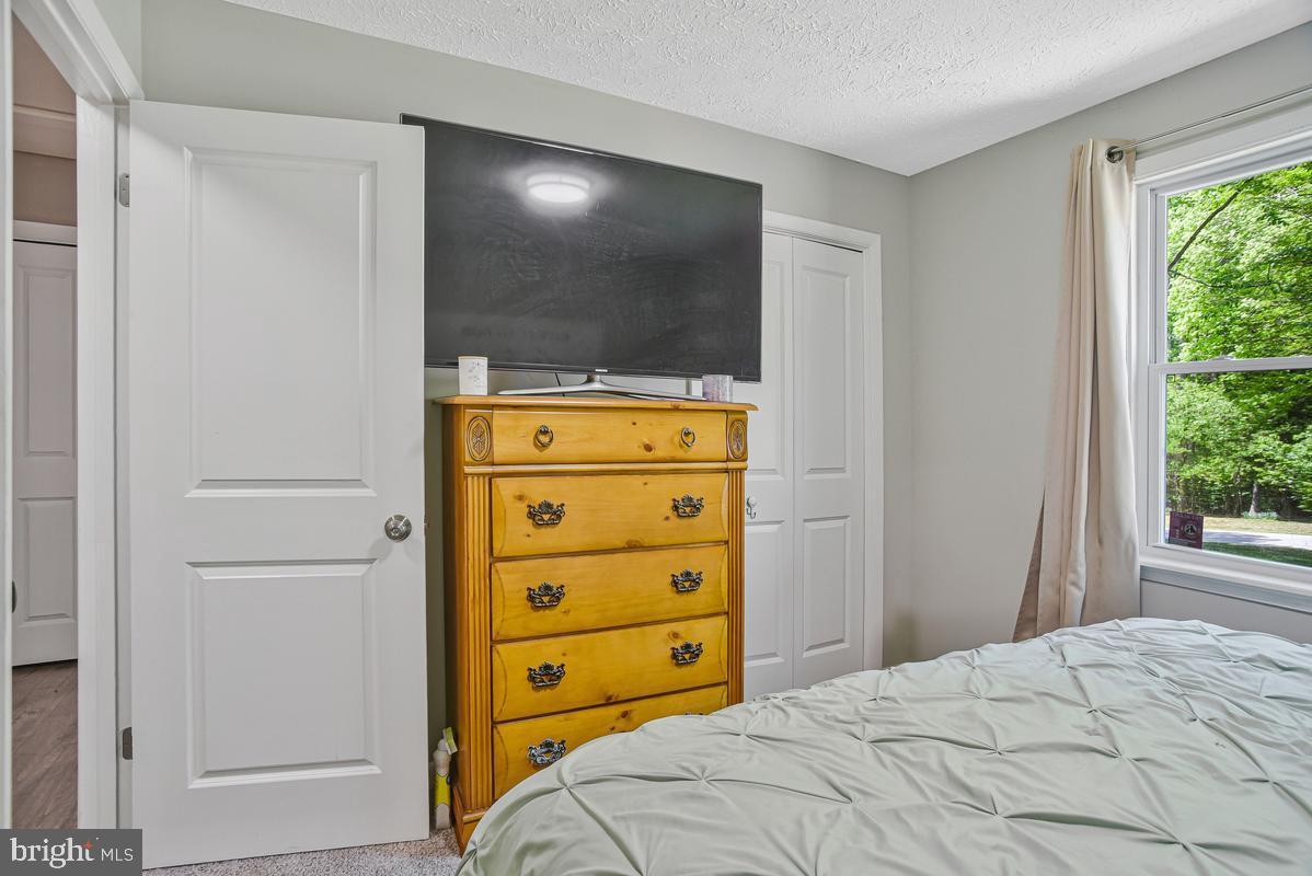 COUNTRY LAKES - Residential