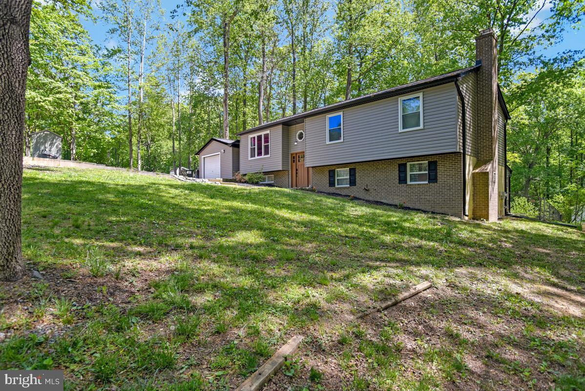 COUNTRY LAKES - Residential