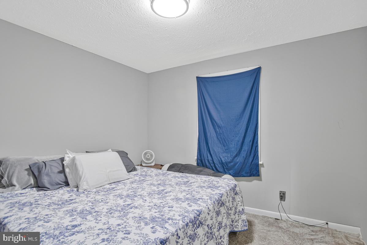 COUNTRY LAKES - Residential